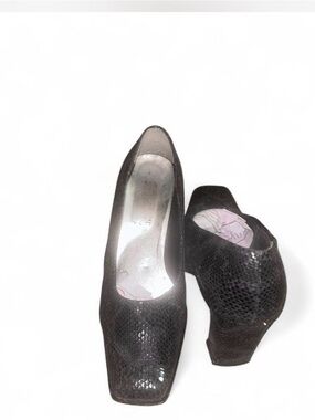 Vintage Black Textured Women's Heel Pump